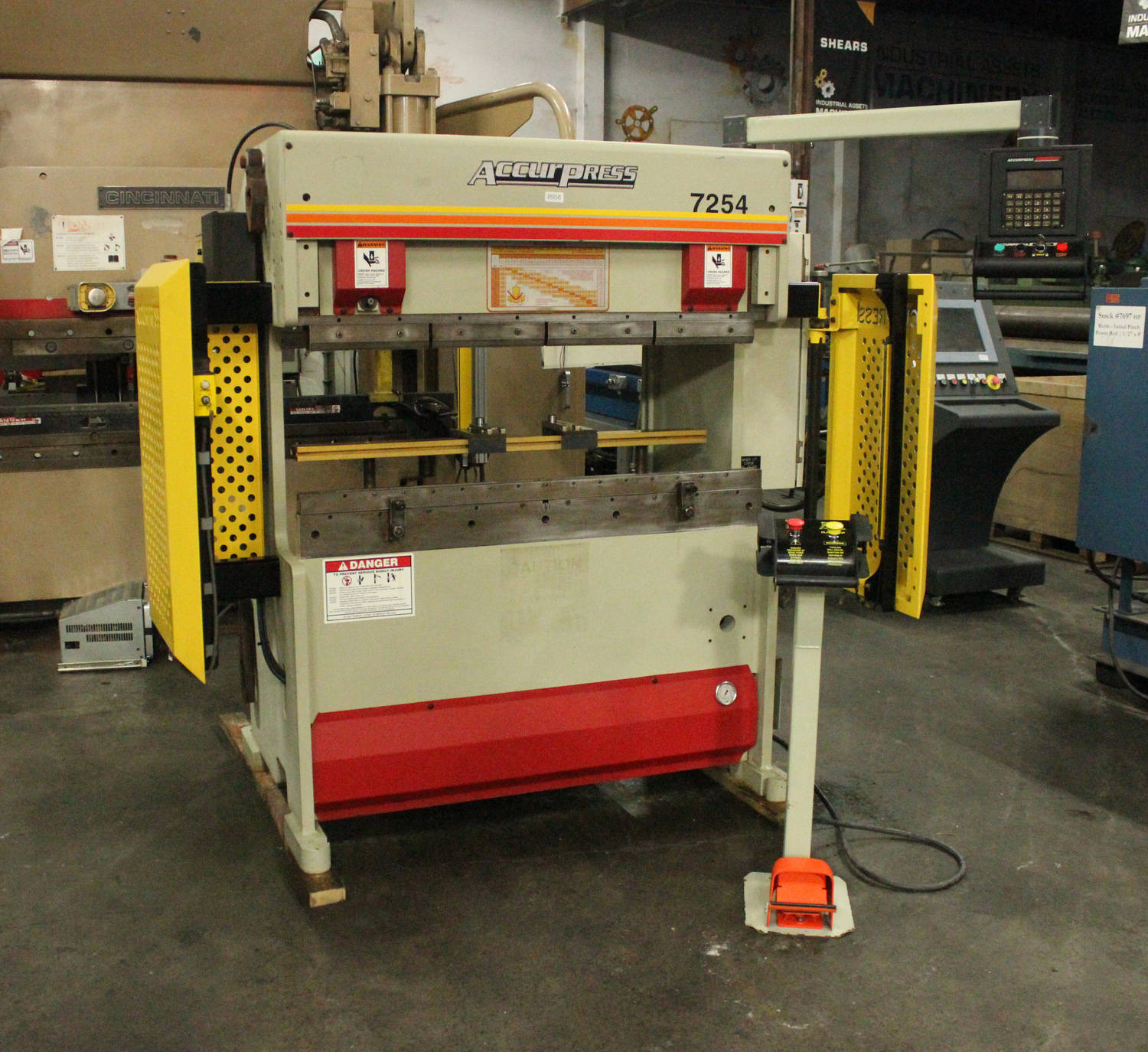 Used Press Brakes For Sale Accurpress CNC Hydraulic Press Brake 25